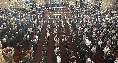 Ediren'de Selimiye Camisi, bayram namazında doldu