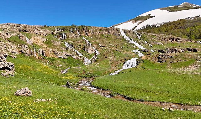 Erzincan'da 2 bin metre rakımda saklı kalan Konarlı Şelalesi