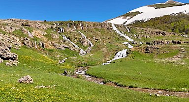 Erzincan'da 2 bin metre rakımda saklı kalan Konarlı Şelalesi