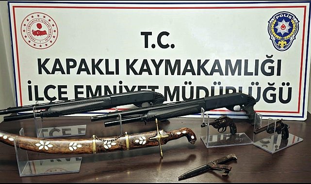 Evinde tarihi kılıç, kama ve tabanca bulunan şüpheli gözaltına alındı