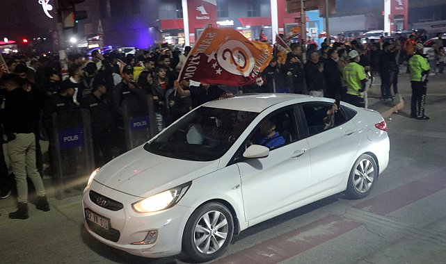 Gaziantep'te davullu-zurnalı şampiyonluk kutlaması Metin eklendi