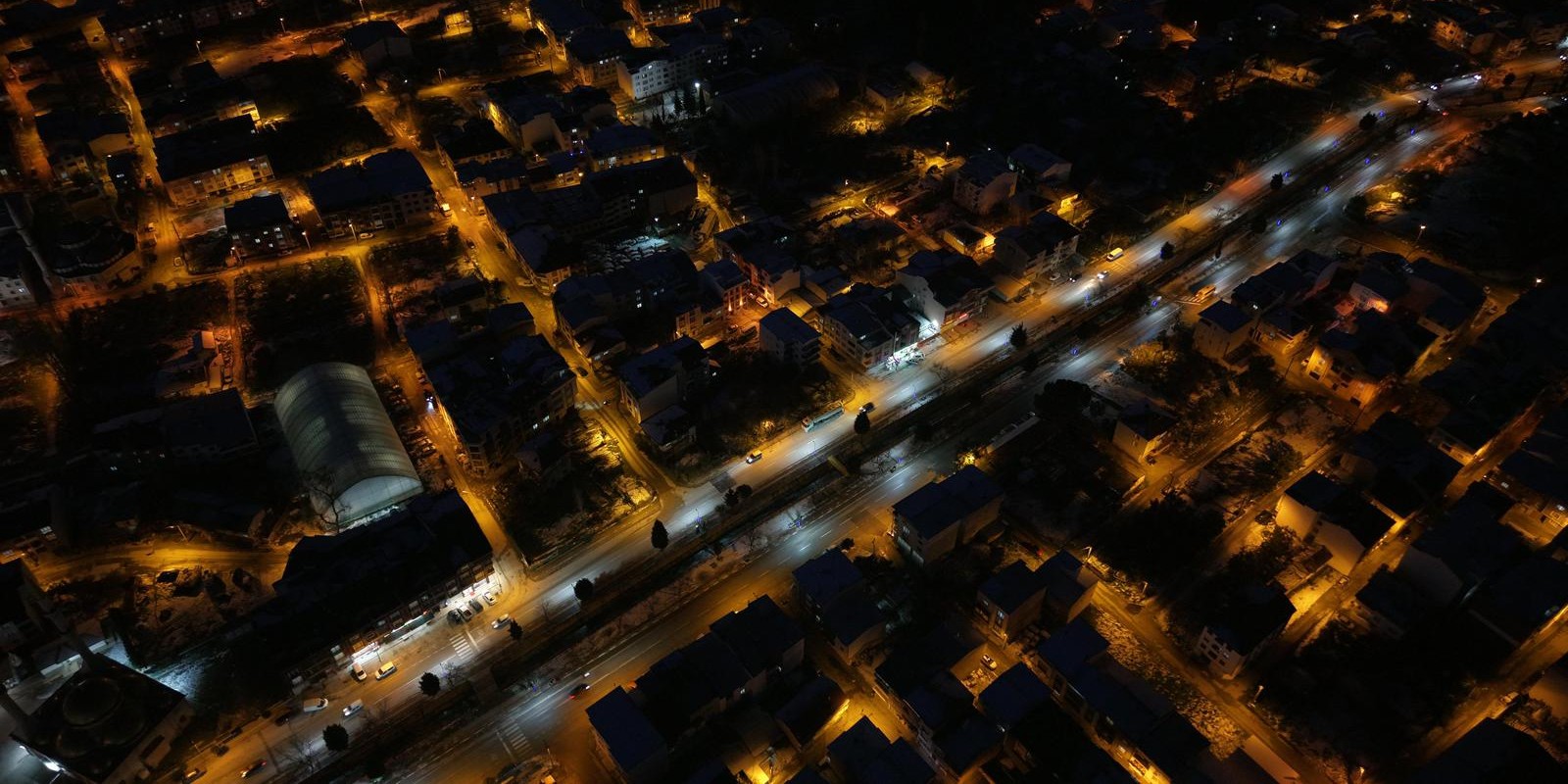 Gemlik Belediyesi’nden Çevre Yolu İlerisine Modern Aydınlatma