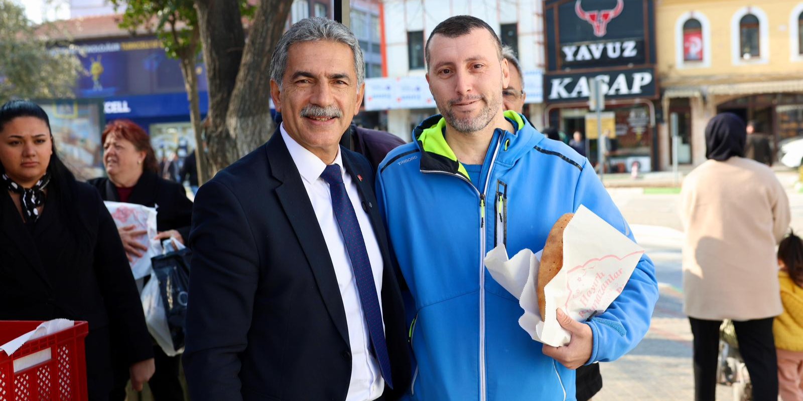 Gemlik Belediyesi’nden Ramazan Pidesi İkramı