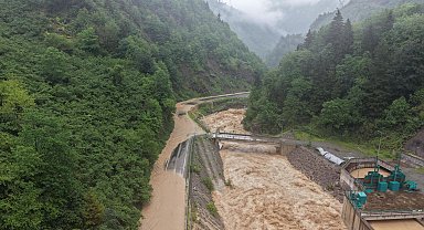 Giresun'da sağanak; dereler taştı, yol ulaşıma kapatıldı