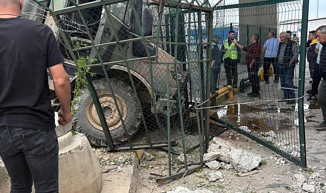 Hamzabeyli Sınır Kapısı'nda askeri araç duvara çarptı; 2 asker yaralı
