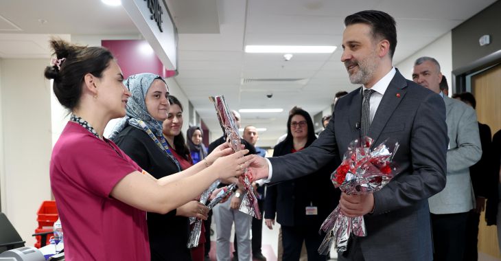 Hemşireler Günü'nde sağlık emekçilerine anlamlı ziyaret