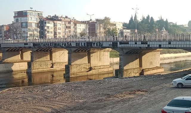 Binlerce kişi görüyor, kimse müdahale etmiyor