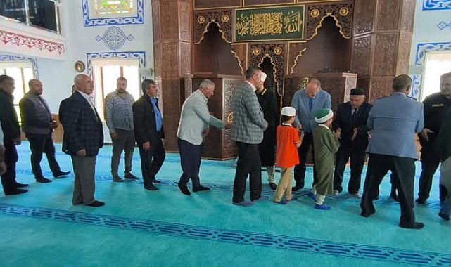 Husumetli iki aile camide bir araya geldi, dualarla barış sağlandı