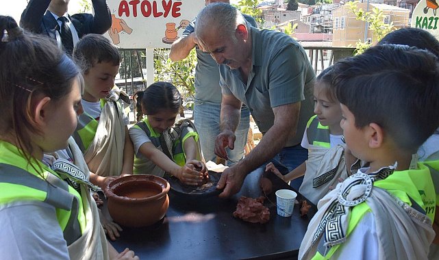 İlkokul öğrencilerinin arkeolojik kazı deneyimi