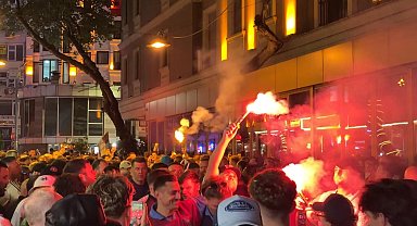İstanbul'da Aston Villa taraftarları şampiyonluğu kutladı