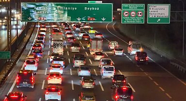 İstanbul'da bayram tatili hareketliliği; bazı yollarda trafik yoğunluğu oluştu -1