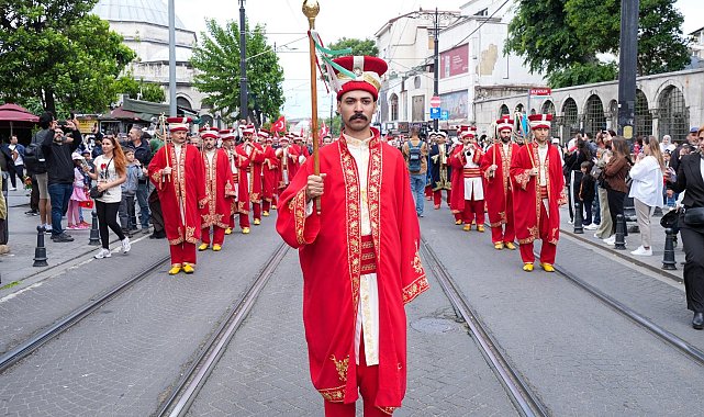 İstanbul'un fethinin 573'üncü yıl dönümünde Beyazıt'tan Ayasofya'ya 'Fetih Yürüyüşü' düzenlendi