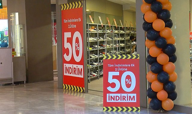 İstanbul'un ilk AVM'sinde alışveriş festivali yoğunluğu