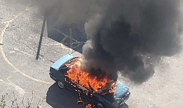 Kağıthane'de 4 gün önce park ettiği otomobil alev alev yandı