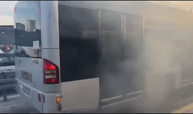 Kağıthane'de metrobüsün motor kısmında çıkan yangın söndürüldü