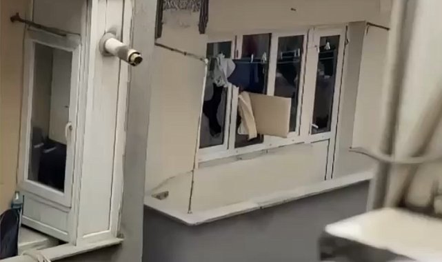 Kağıthane'de sinir krizi geçirdi evin camlarını kırıp eşyaları sokağa attı