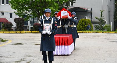 Kalp krizinden ölen üsteğmenin öğrencilere burs aradığına dair mesajları ortaya çıktı