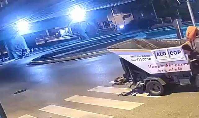 Kamyonet ile motosiklet çarpıştı: 2 yaralı; kaza anı kamerada