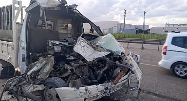 Kamyonet ile TIR çarpıştı: 1 ölü, 1 yaralı
