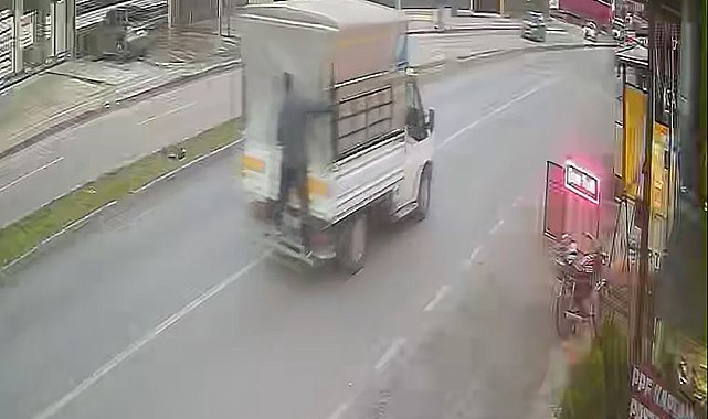 Kamyonetin kasasından 40 kilo et çaldı; o anlar kamerada