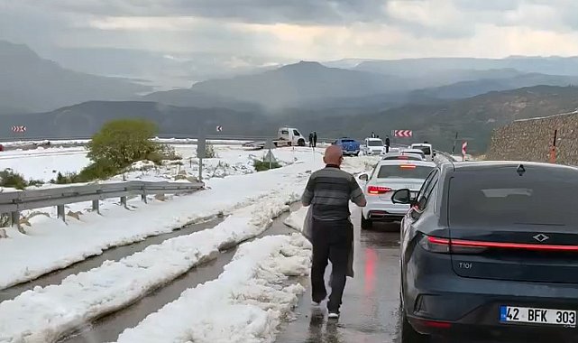 Karaman'da dolu yağışı yaşamı olumsuz etkiledi