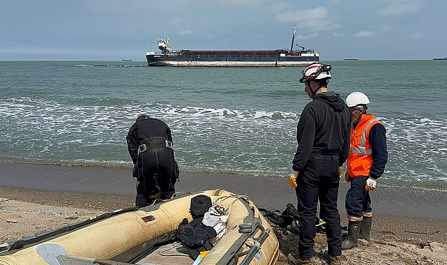 Karaya oturan geminin kurtarılmasının planlanması amacıyla dalgıçlar inceleme yaptı