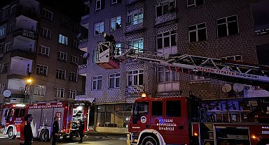 Kayseri'de 4 katlı binanın bodrumunda yangın