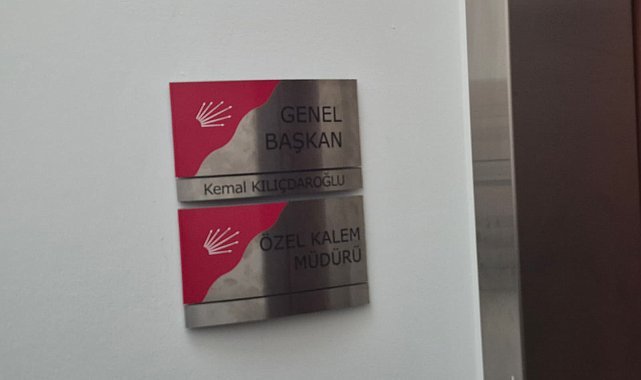 Kılıçdaoğlu'nun fotoğrafı genel merkeze tekrar asıldı