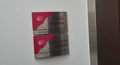 Kılıçdaoğlu'nun fotoğrafı genel merkeze tekrar asıldı
