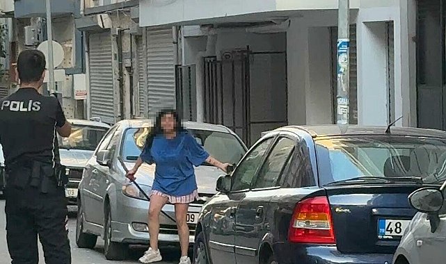 Kılıçla kendisine ve ailesine zarar veren kadın, biber gazıyla etkisiz hale getirildi