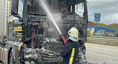 Kırıkkale'de seyir halindeki TIR'da çıkan yangın söndürüldü