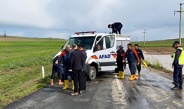 Kırşehir'de şiddetli sağanak; Tarım arazileri ve yollar göle döndü