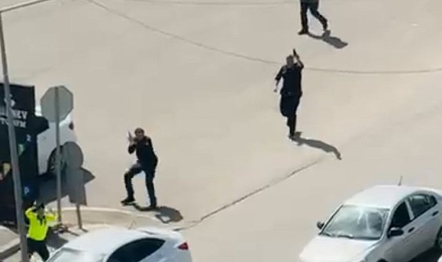 Kız arkadaşı ile taksi sürücüsünü rehin aldı; saldırganların yakalanma anı kamerada
