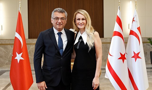 KKTC Cumhurbaşkanı Tufan Erhürman vatandaşlarla bayramlaştı