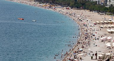 Konyaaltı Sahili'nde 19 Mayıs yoğunluğu