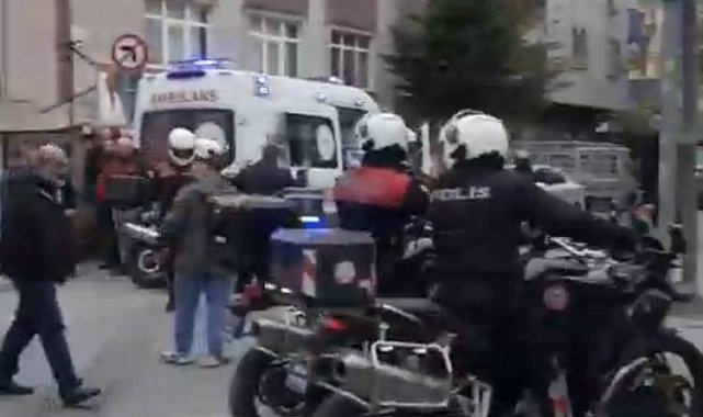 Küçükçekmece'de kahvehanenin önünde silahlı saldırı: 3 yaralı