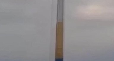 Lunaparkta arızalanan oyuncakta baş aşağı mahsur kaldılar
