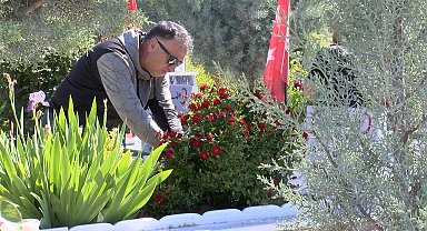 Malatya'da arife gününde mezarlıklarda ziyaretçi yoğunluğu