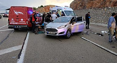 Malatya'da iki otomobil çarpıştı: 1'i çocuk 9 yaralı