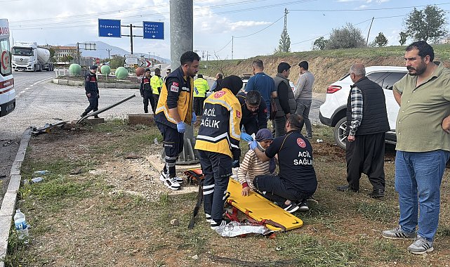 Malatya'da iki otomobil, kavşakta çarpıştı: 3 yaralı