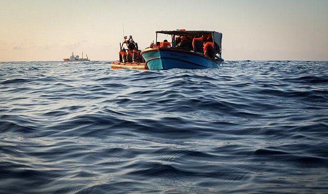 Malezya açıklarında göçmen teknesi battı: 14 kişi kayıp
