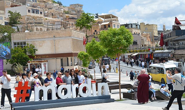 Mardin'de bayramda oteller doldu, turistler çevre illere yönlendirildi