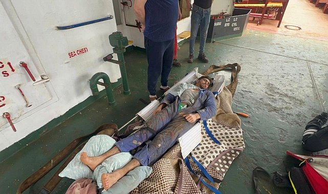 Marmara Denizi'nde gemide yaralanan personel tahliye edildi