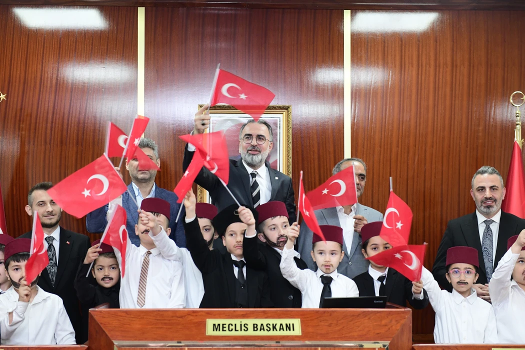 Meclis’in Açılışı Kestel Belediyesi’nde Miniklerle...