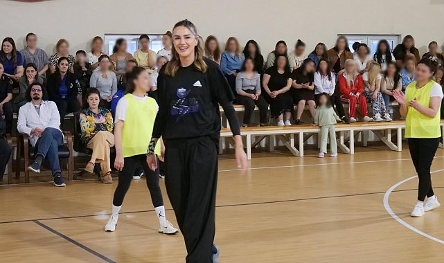 Meryem Boz, kadın hükümlü ve tutuklularla bir araya geldi