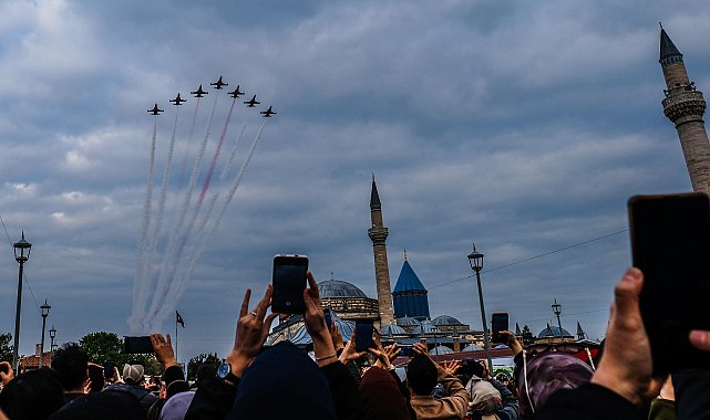 Mevlana'nın Karaman'dan Konya'ya göçü, Türk Yıldızları gösterisiyle kutlandı