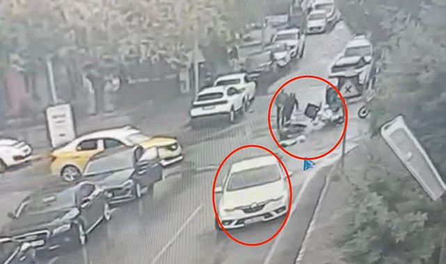 Motosiklet ile otomobilin çarpıştığı kaza kamerada