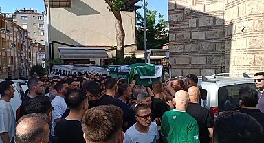 Motosikletiyle refüje çarpıp ölen kuryenin kardeşi de 4 yıl önce motosiklet kazasında ölmüş