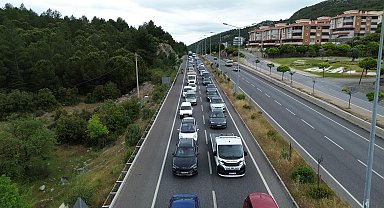 Muğla'ya tatilci akını; kilometrelerce araç kuyruğu oluştu