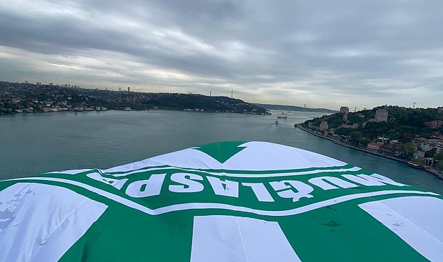 Muğlaspor'un bayrağı İstanbul Boğazı'nda dalgalandı